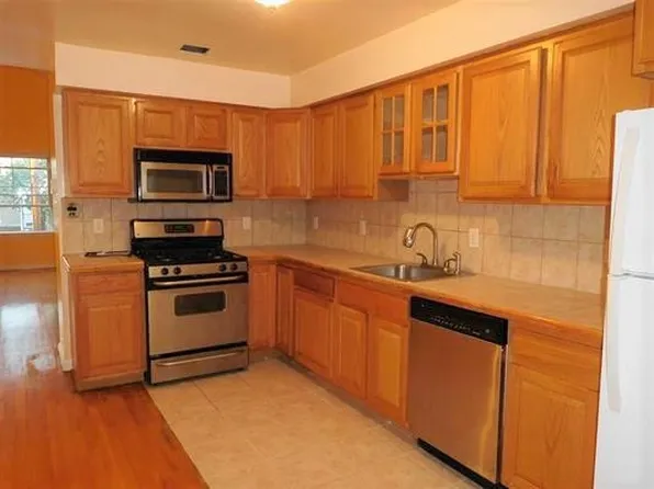 27 Jewett Avenue image 2 of 18