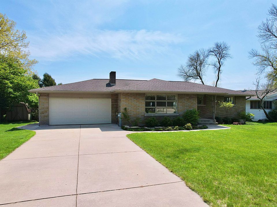 1st image of 213 Henes Park Dr