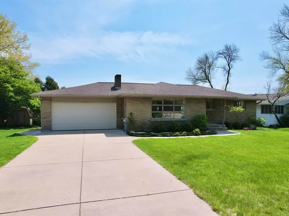213 Henes Park Dr, Menominee, MI 49858
