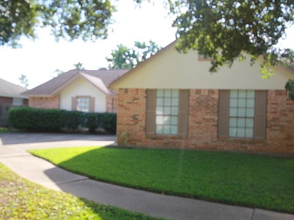 3rd image of 1211 Park Ln