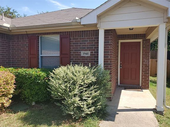 2nd image of 1941 Courtside Dr