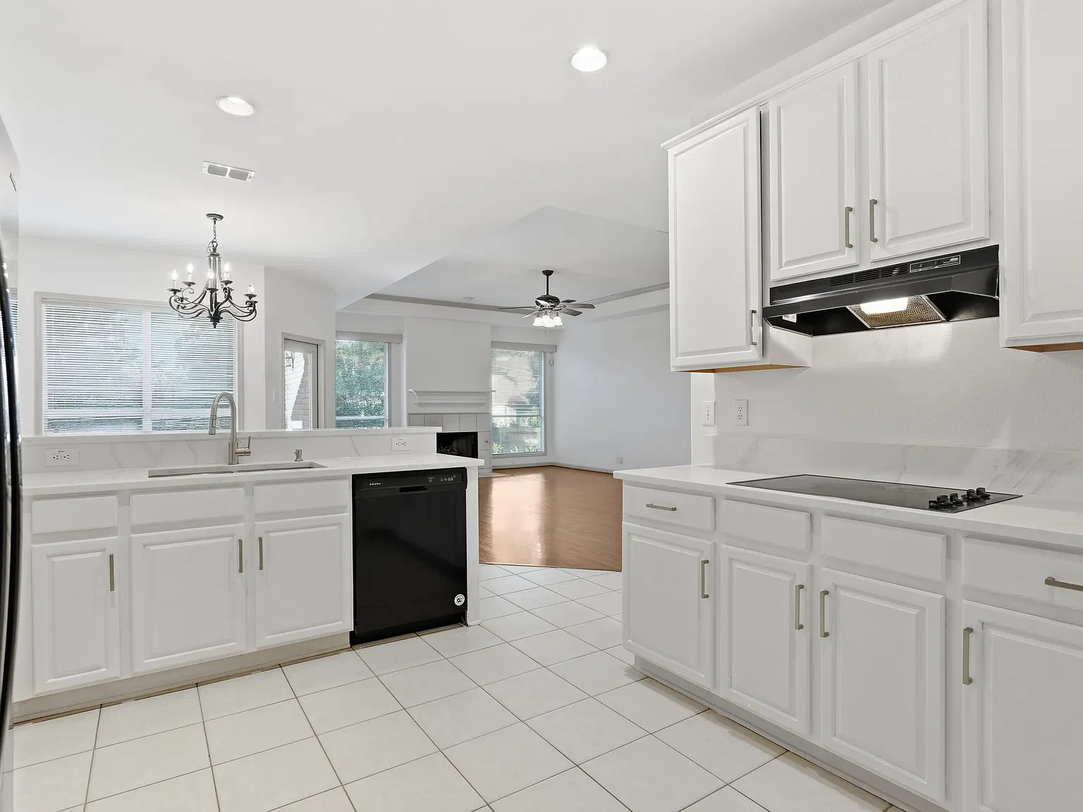 4 bed, 2436 sqft, $2,800 — Photo 4