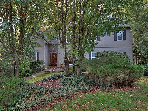 2nd image of 12 Pembroke Ln