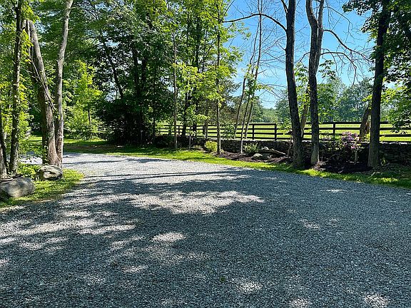 5th image of 462 Ruskey Ln