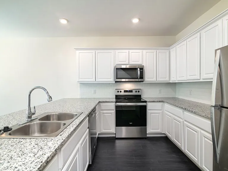 805 S 6th St #2 — Photo 3