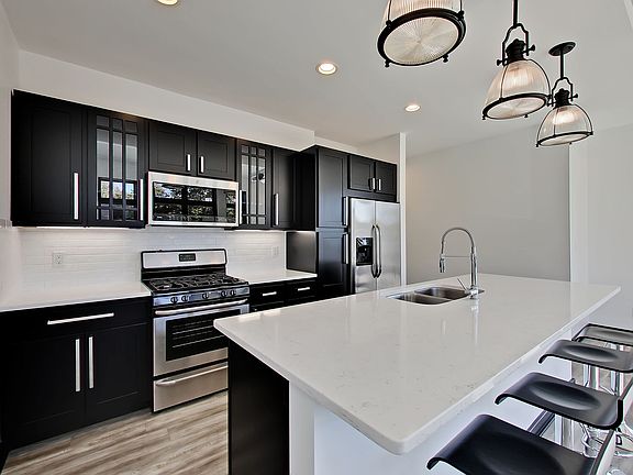 4th image of 1791 Front St Suite D