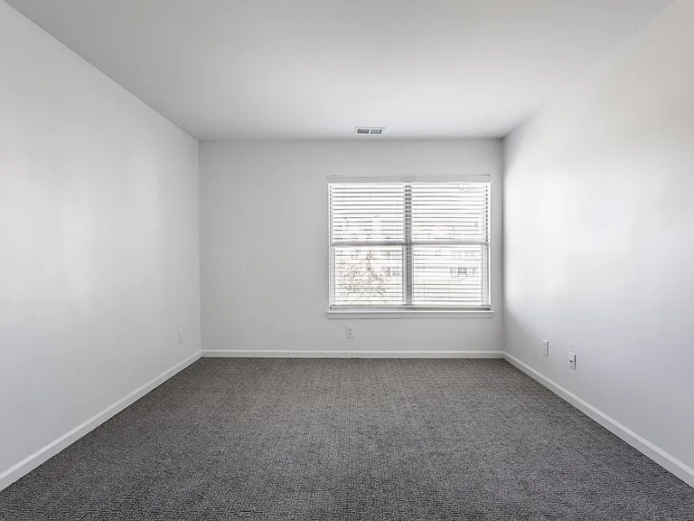 Sundance Apartments — Photo 11