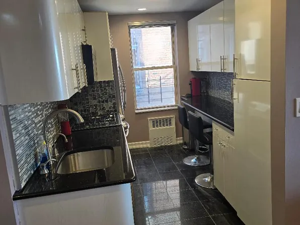 1625 Emmons Avenue image 9 of 25