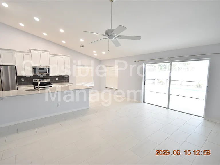 9304 Heritage Oak Ct — Photo 11