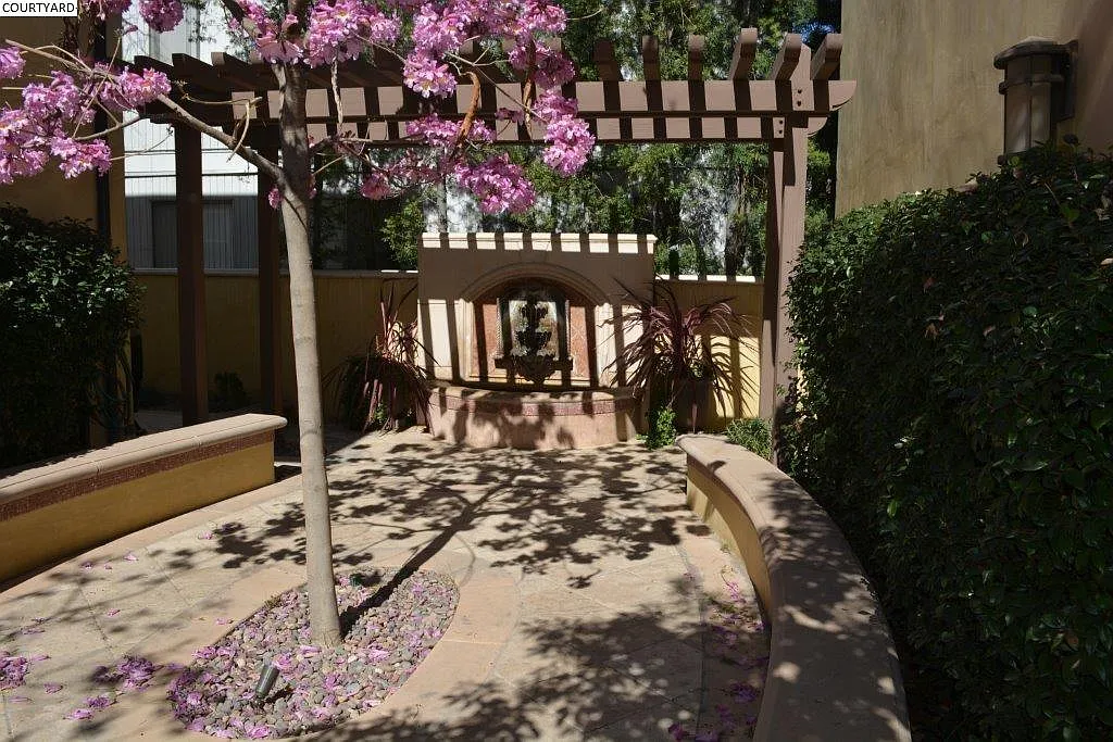 3 bed, 3.5 bath, 1700 sqft, $5,600 — Photo 2