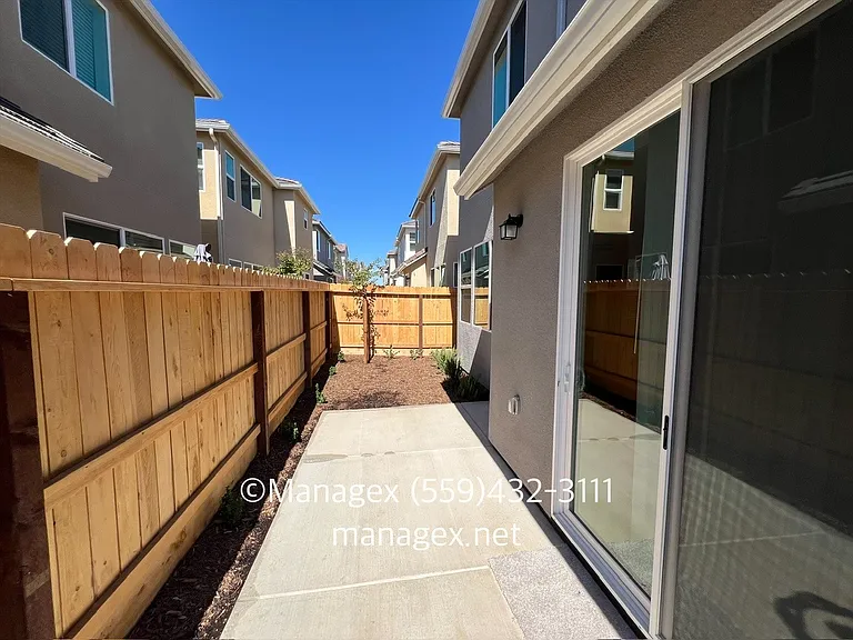 1516 Vintage Ln — Photo 18