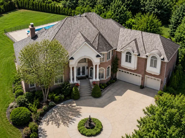 151 Palmer Cir, Vernon Hills, IL 60061