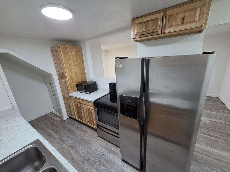 2 bed, 1.0 bath, 850 sqft, $900 — Photo 9