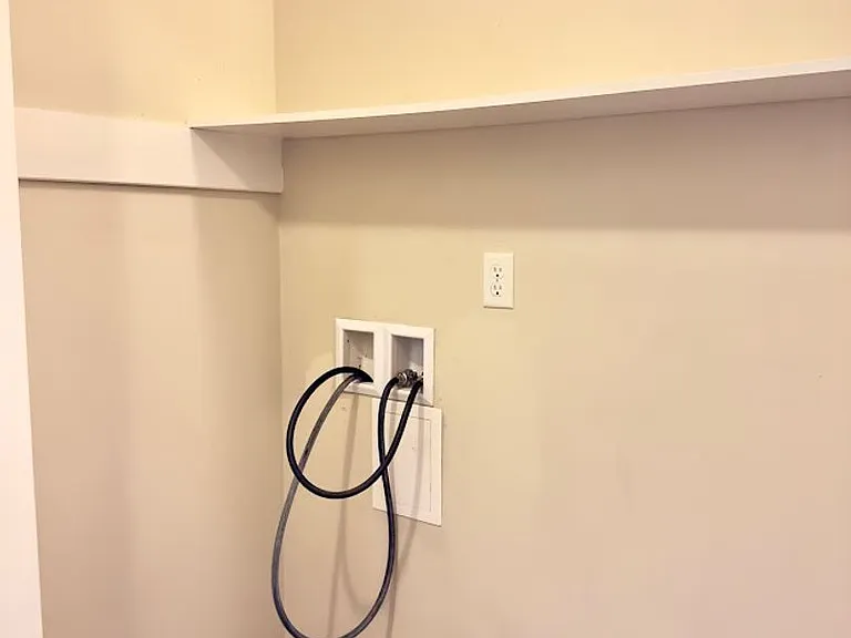 138 Hamilton Dr — Photo 5