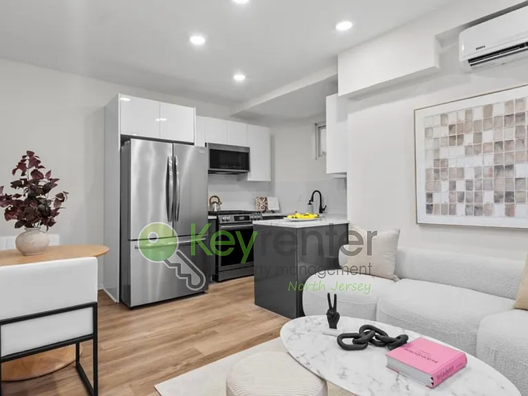 407 Park Ave — Photo 1