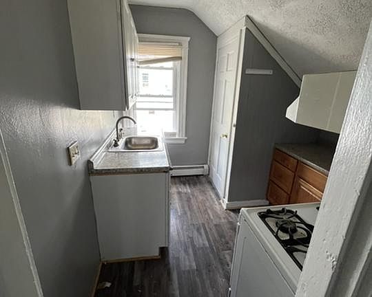 Kitchenet off large eat-in room.