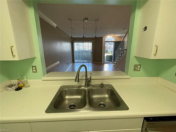 5th image of 3852 Lasalle Dr APT 109