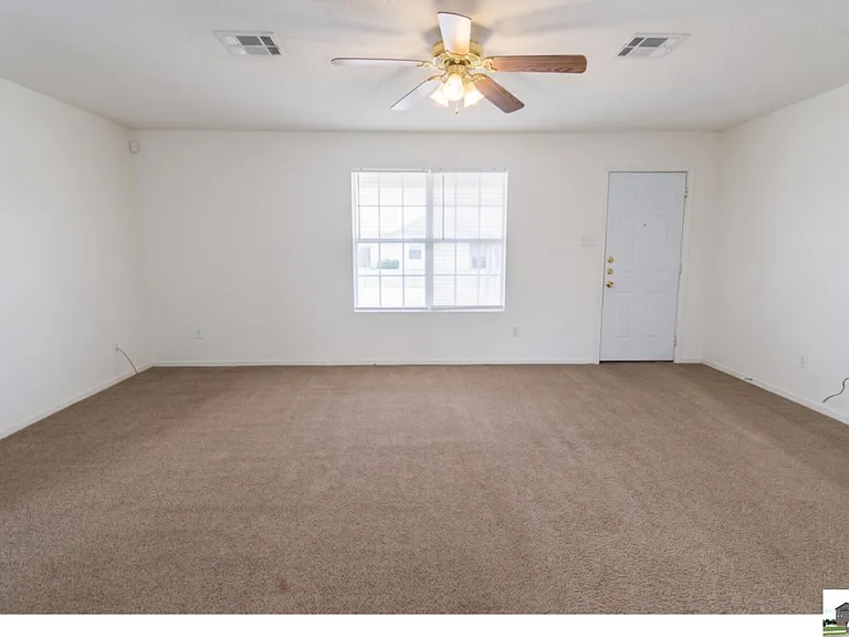 4607 Lloyd Dr — Photo 4