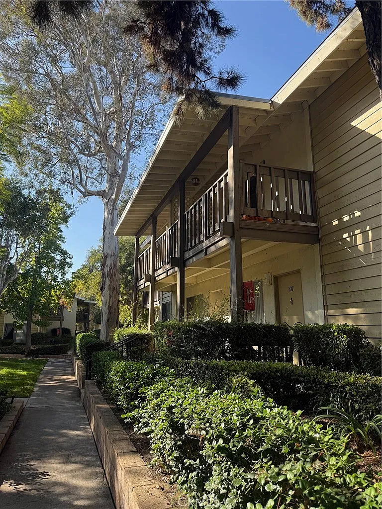 1 bed, 720 sqft, $2,200 — Photo 3