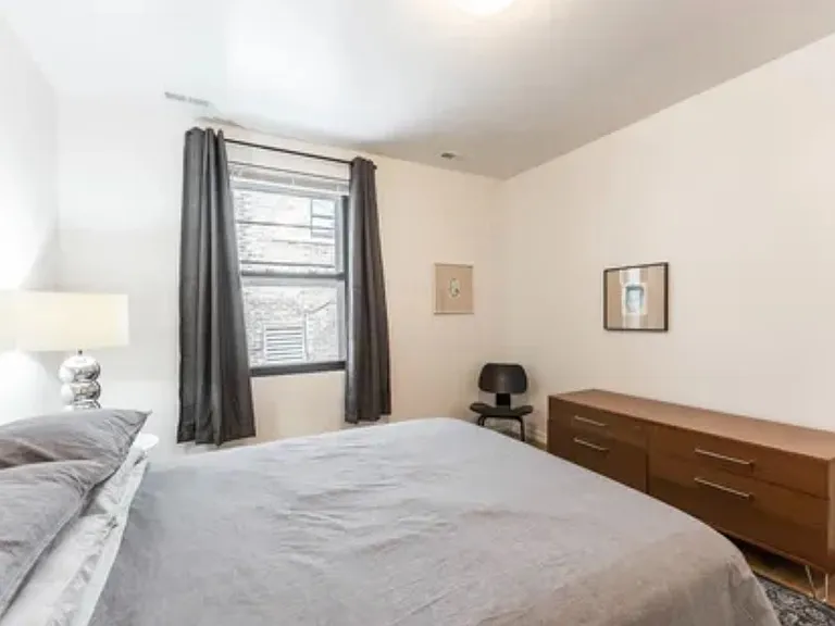 1219 W Gunnison St #1R — Photo 4
