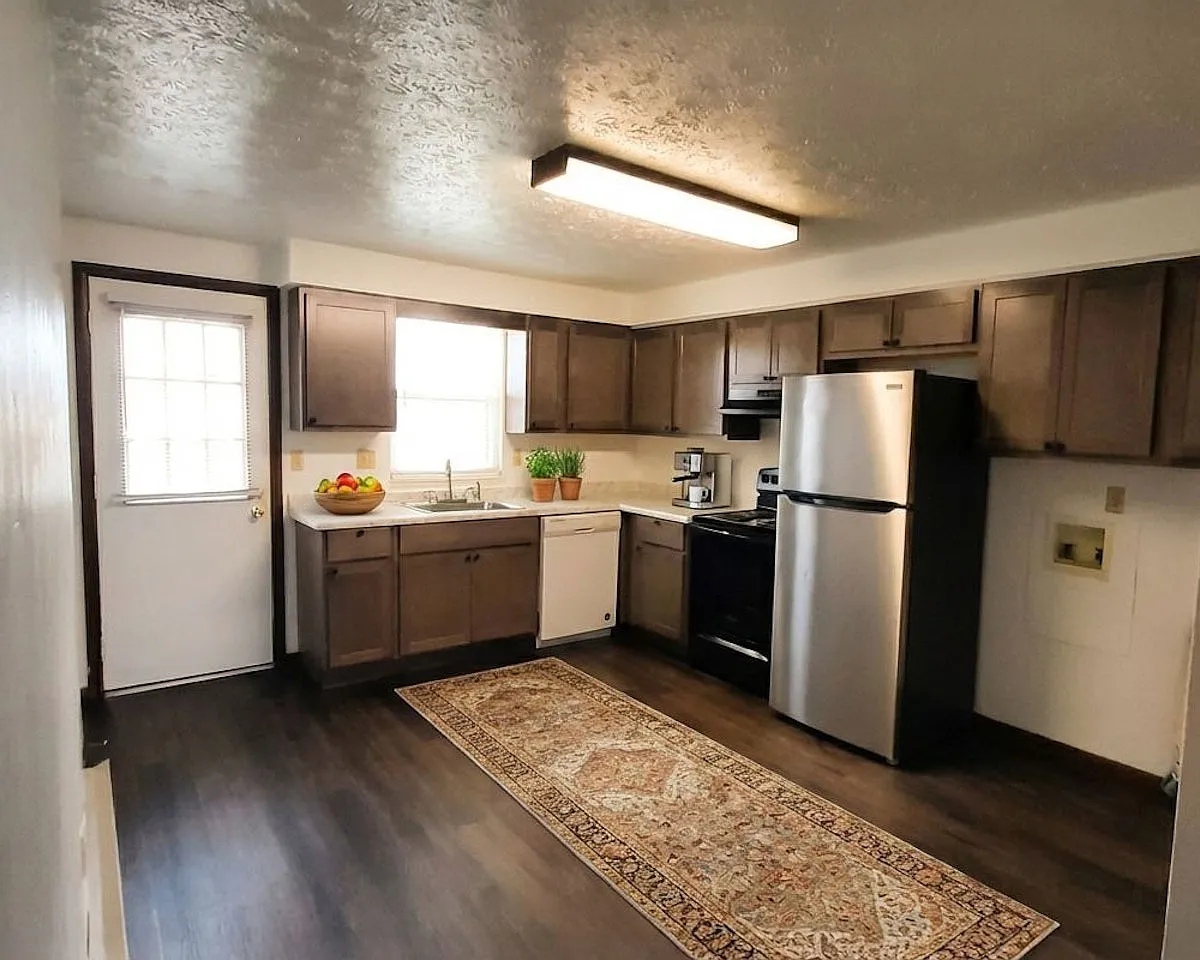 Royal Oaks Apartments — Photo 1