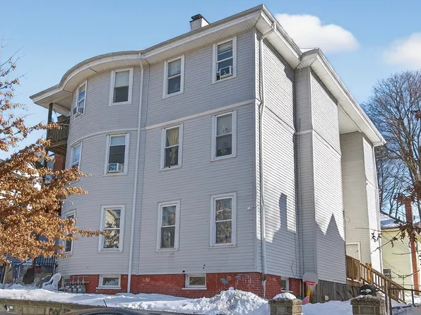 19 Woodbine St, Worcester, MA 01603