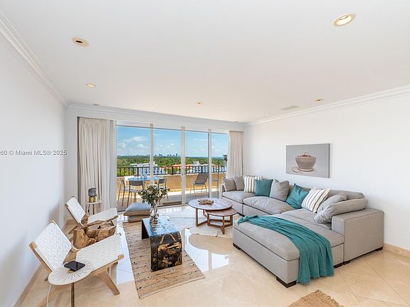 3rd image of 151 Crandon Blvd APT 1036