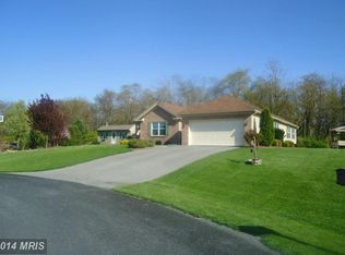 596 Governors Ct, Chambersburg, PA 17201