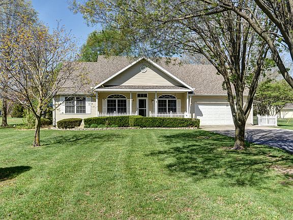 2nd image of 73 Sweetbriar Dr