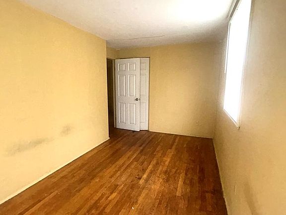 5th image of 2718 Norland Rd