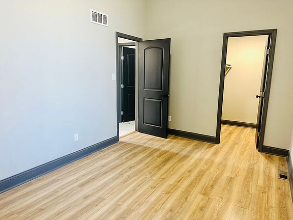 5th image of 1921 California Ave #1
