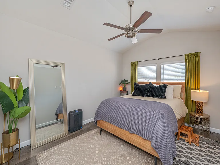 1802 Stable Ln #B2 — Photo 15