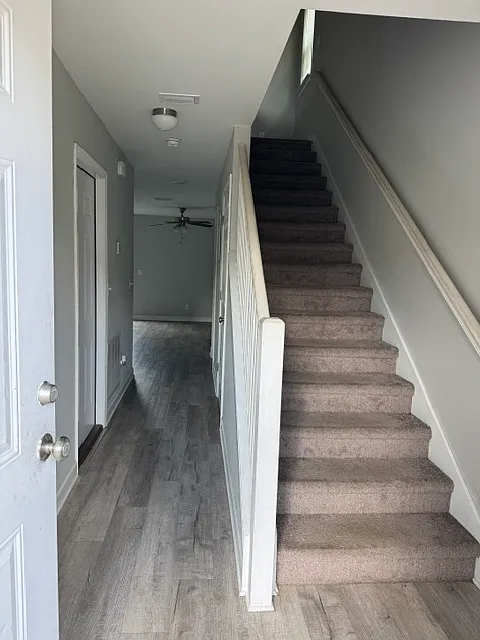 3 bed, 2.5 bath, 1200 sqft, $1,700 — Photo 2
