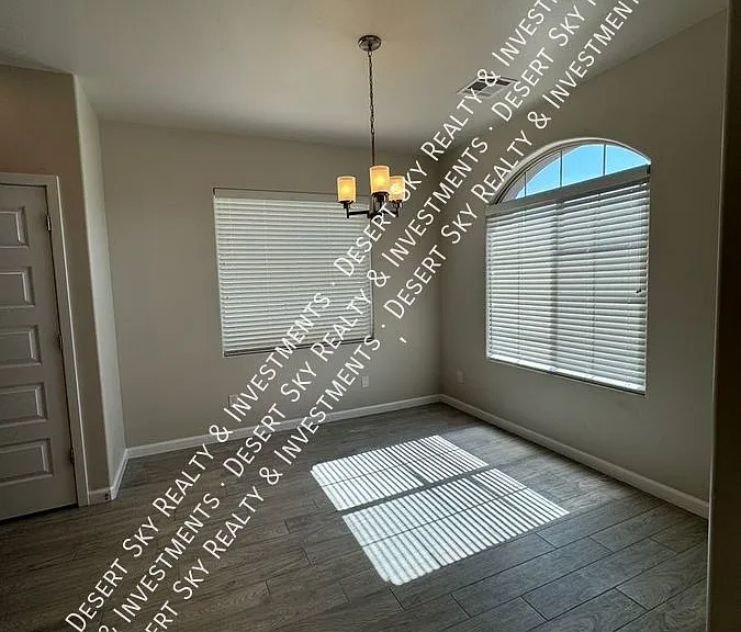 6860 Cassini Ave — Photo 7