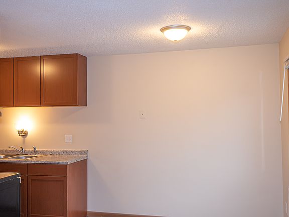 3rd image of 1089 York Ave #3