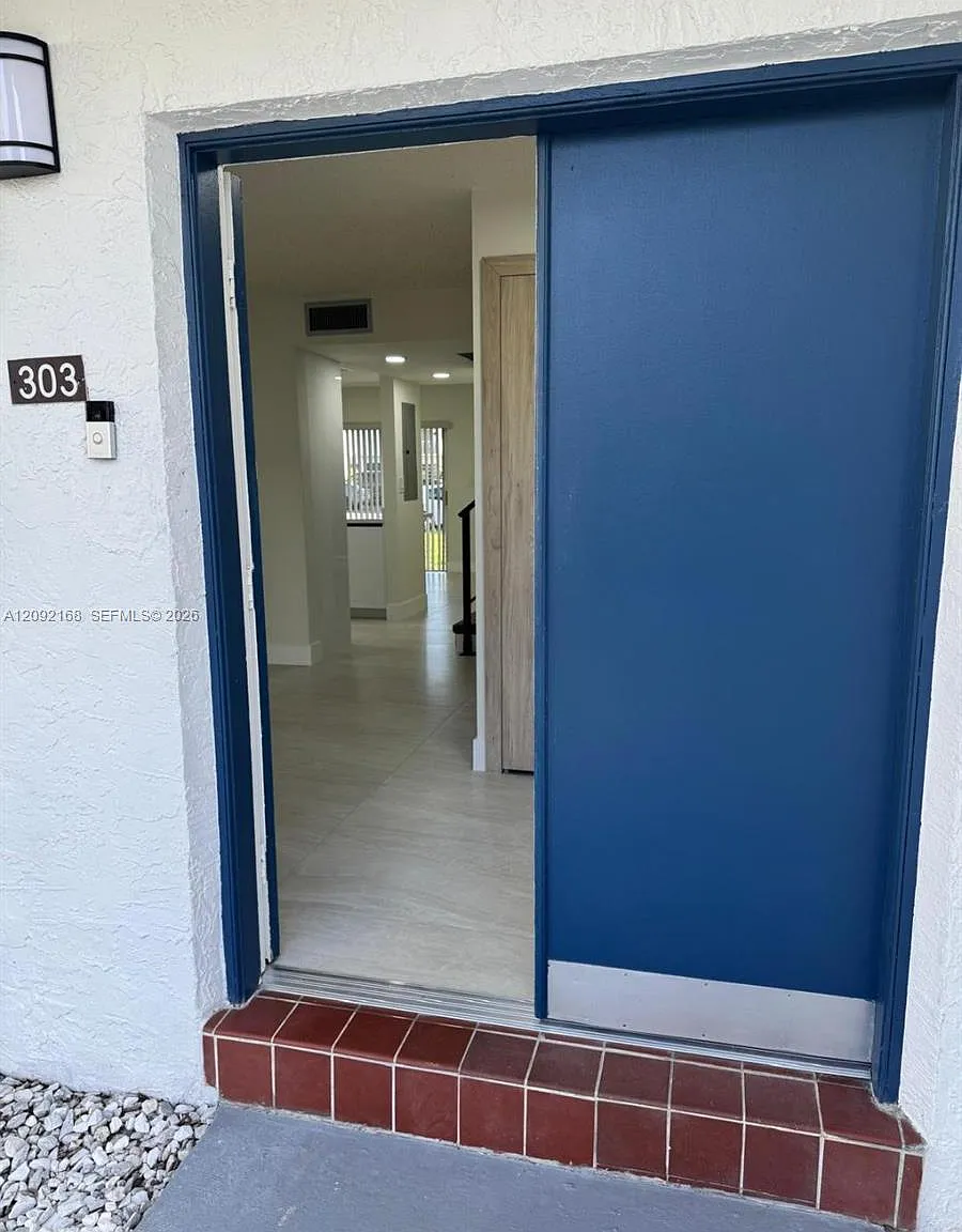 Heritage Square Condo — Photo 2