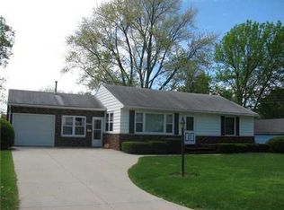 1059 35th St NE, Cedar Rapids, IA 52402