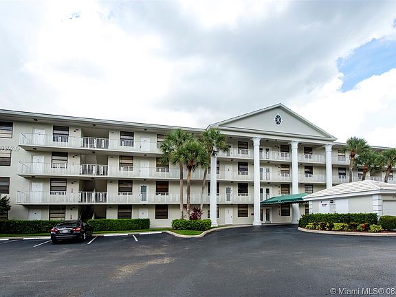 3rd image of 1717 Whitehall Dr APT 406