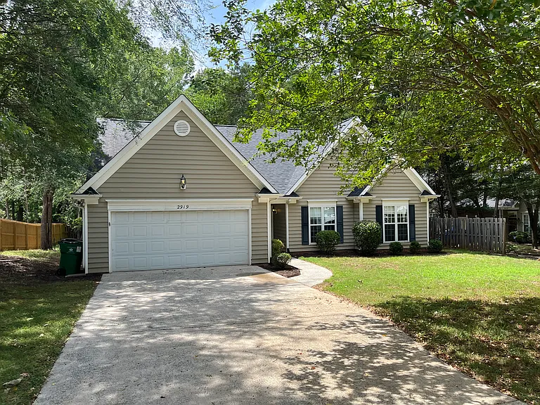 2919 Springs Dr — Photo 2