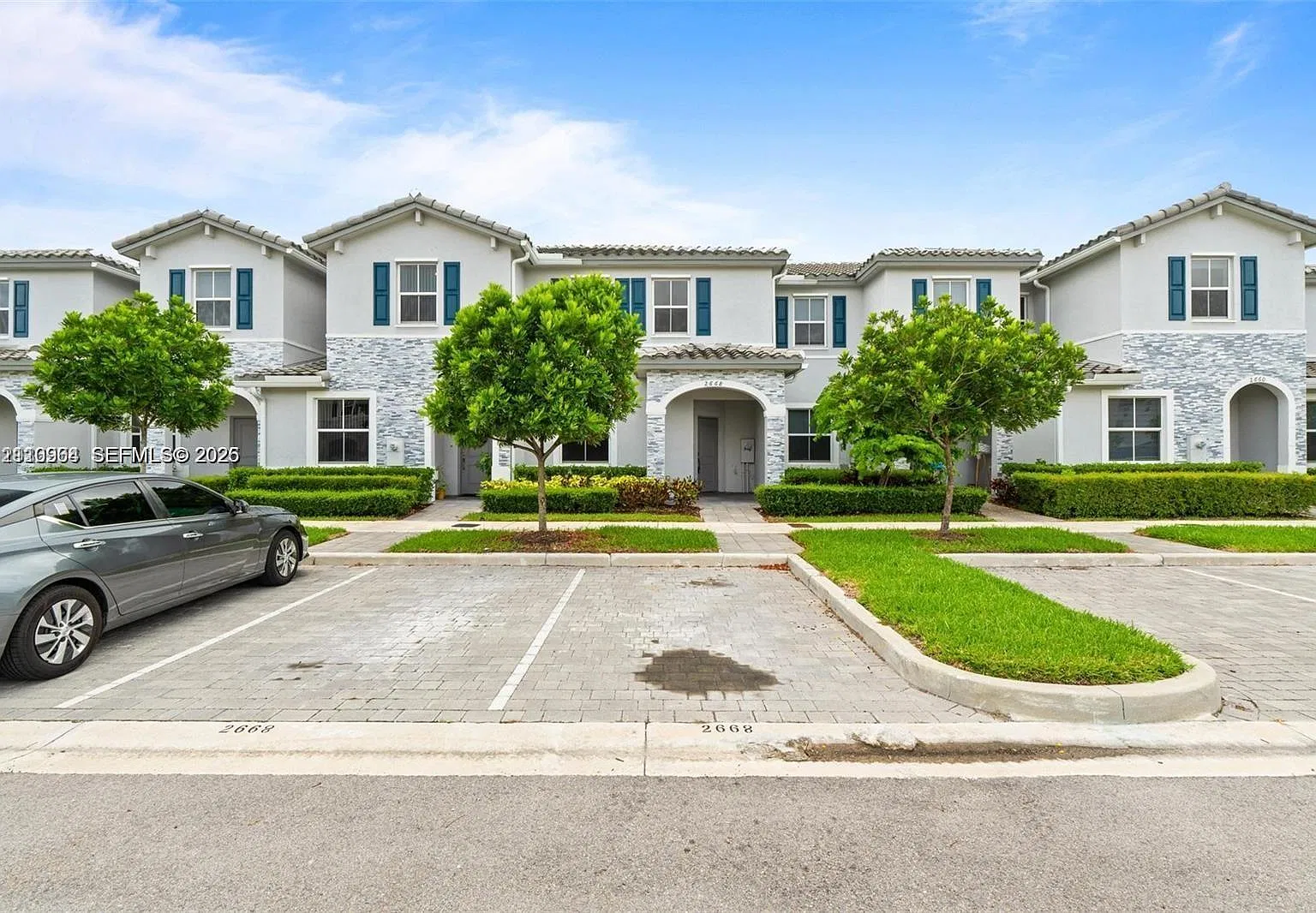 Keys Gate Residential — Photo 2