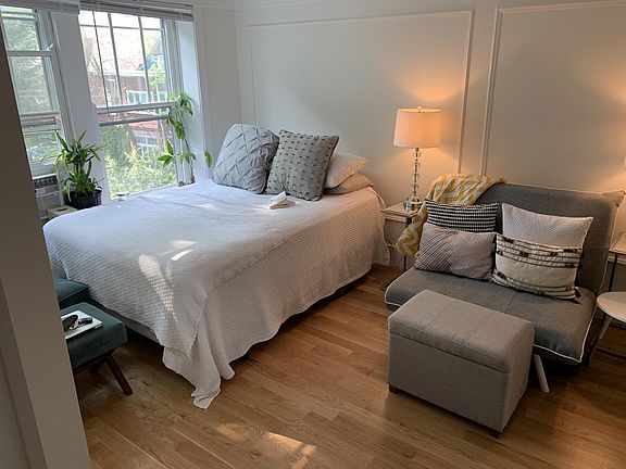 4th image of 4520 N Malden St #112