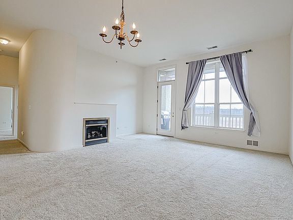 5th image of 1914 Farnsworth Ln Unit 303