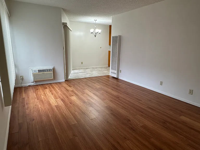 1009 N Hayworth Ave #4 — Photo 2