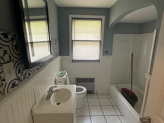 5th image of 107 Shelley St