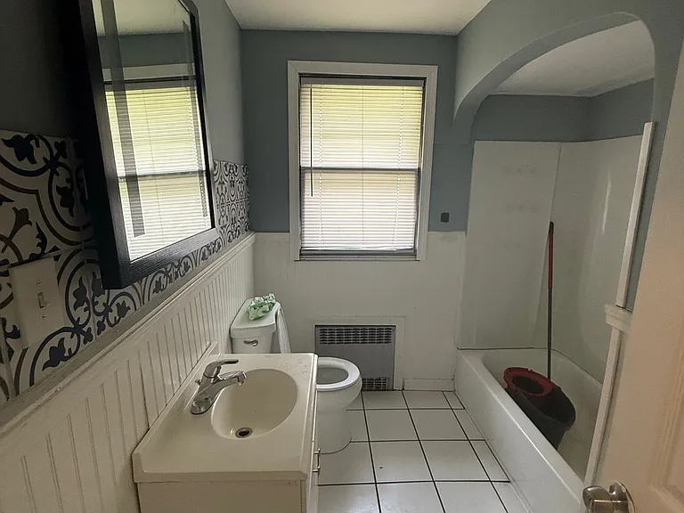 107 Shelley St — Photo 5