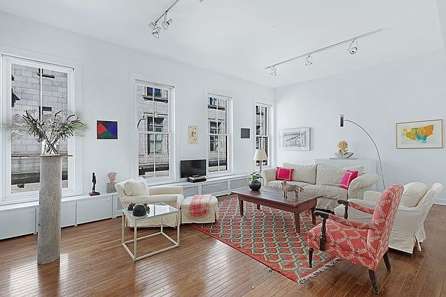 1st image of 6 Centre Market Pl #1