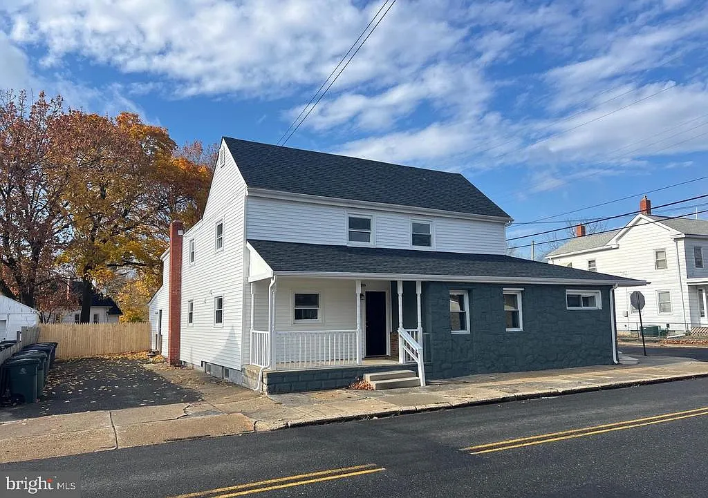 1 bed, 1.0 bath, 4151 sqft, $1,350 — Photo 1
