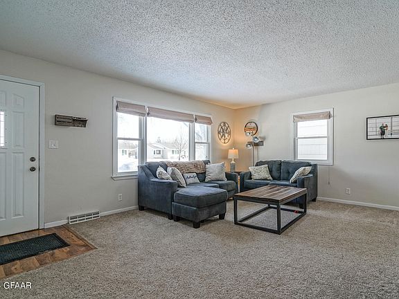 3rd image of 515 22nd Ave S