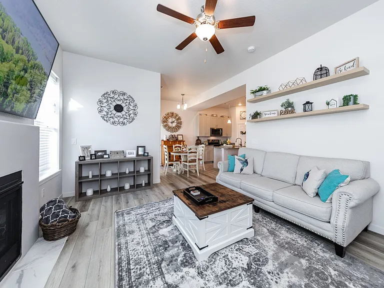 5738 Villa Lorenzo Dr — Photo 18