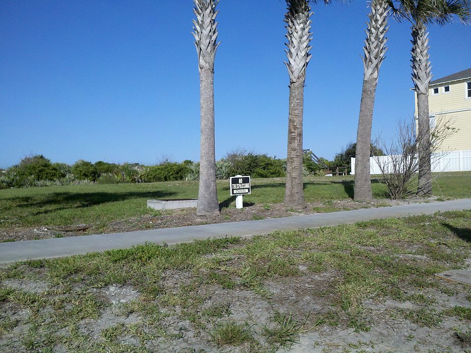 Beach at far side of the pho